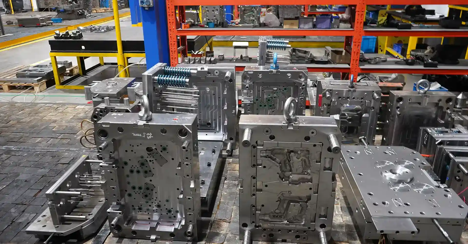 Plastic injection mould and die casting tooling manufactured by DSW International